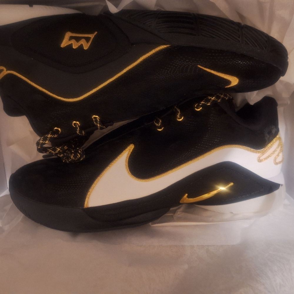 LeBron 22 Mogul (DS Never Worn) - Picture 9 of 9